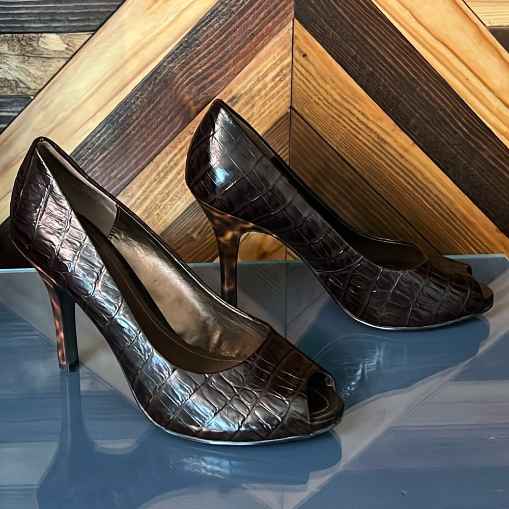 Victor Alfaro | Pearce | Crocodile Peep Toe Pumps with Tortoise Heel | size 7.5